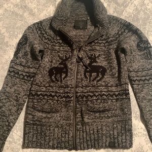 Aritzia TNA lambswool sweater; very cozy and soft; excellent condition